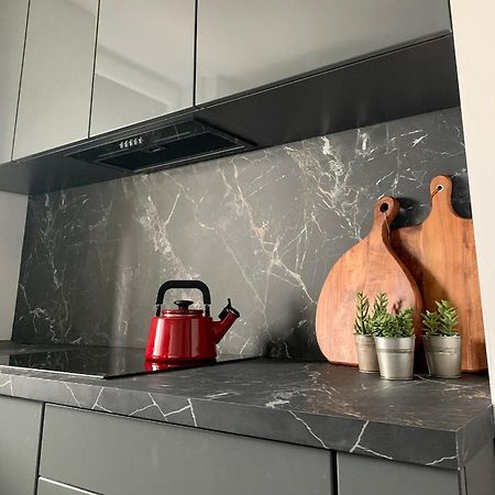 Metro Trocka Apartment Варшава Екстер'єр фото