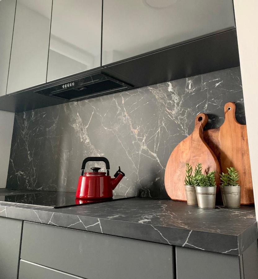 Metro Trocka Apartment Варшава Екстер'єр фото